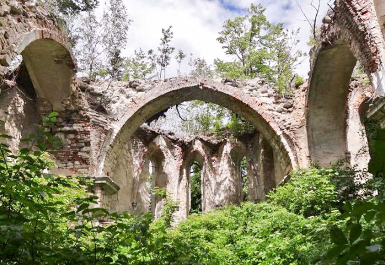 Ruiny kościoła Św. Antoniego w Załoźcach