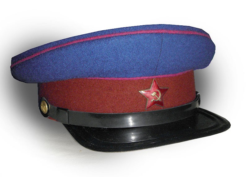 Czapka oficera NKWD. Źródło: voin.zp.ua