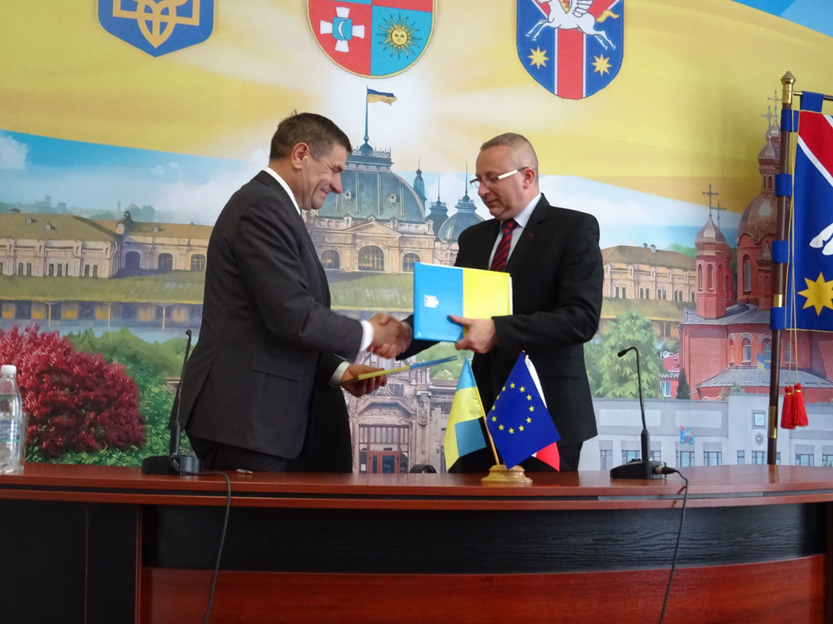 Anatolij Kusznir i Bogusław Kmieć po podpisaniu porozumienia pomiędzy Sędziszowem a Żmerynką