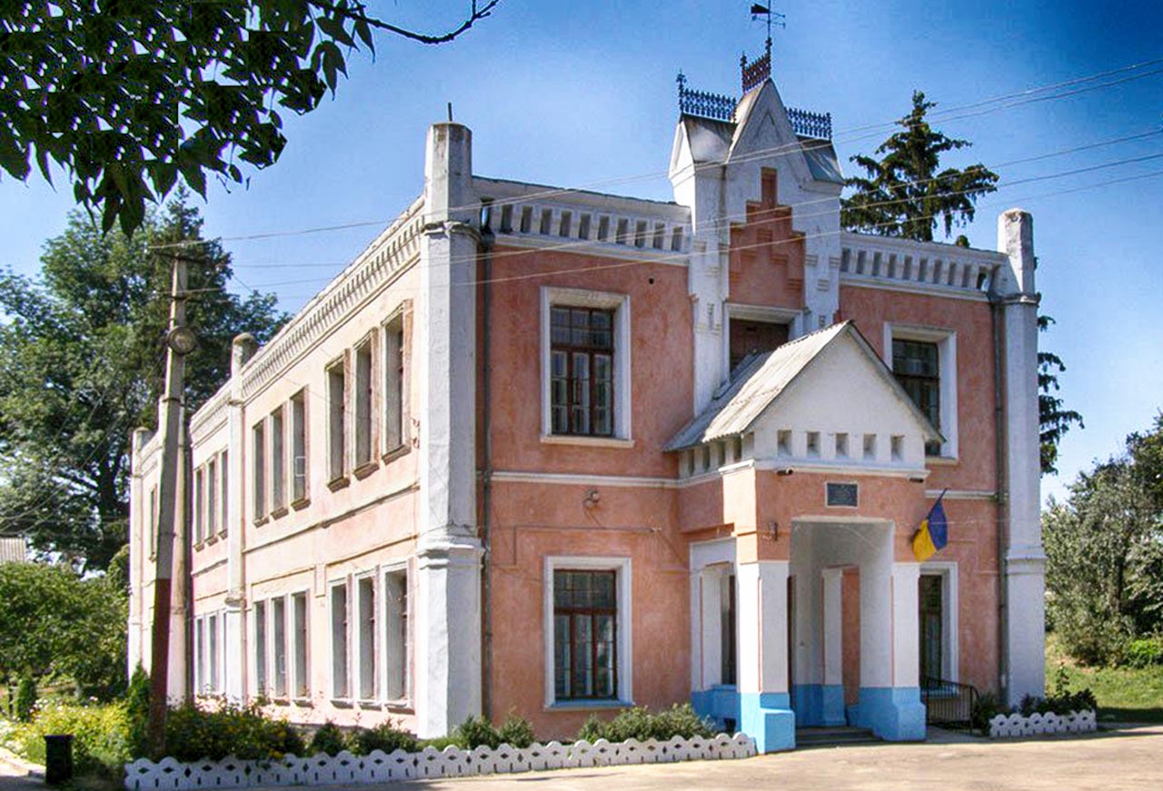 Pałac Szczeniowskich w Kapuścianach. Źródło: castles.com.ua