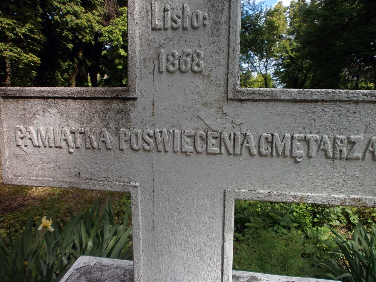 Krzyż, upamiętniający poświęcenie niemirowskiego cmentarza w 1868 roku