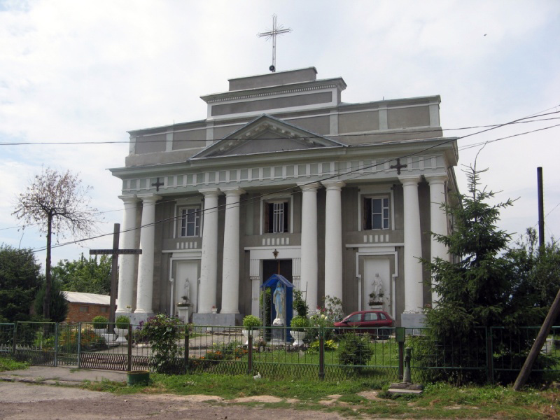Kościół w Czarnym Ostrowie, gdzie stała figura Laury Przeździeckiej. Źródło: io.ua