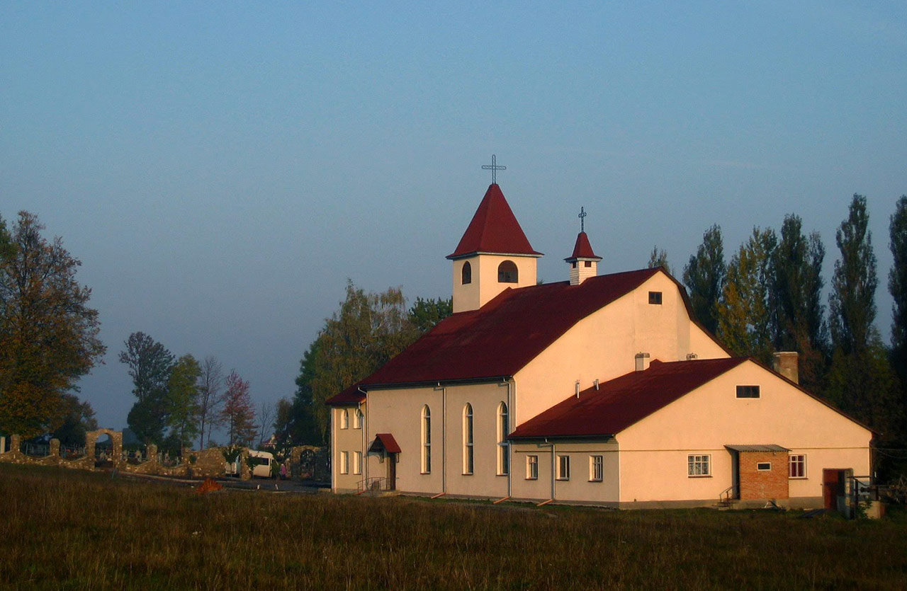 Kościół w Szarawce. Źródło - galleryua.com