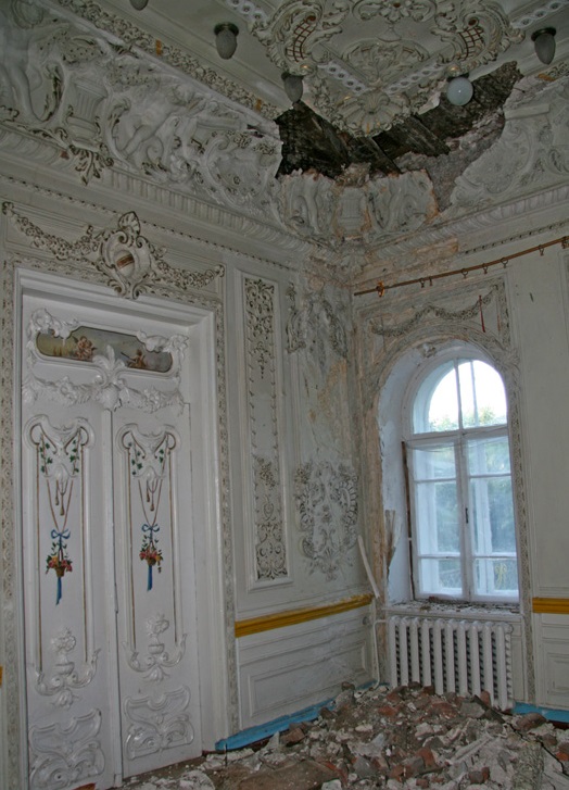 Walący się pałac Kogana w Wyszczeołczadajowie. Źródło - http://i-vin.info 