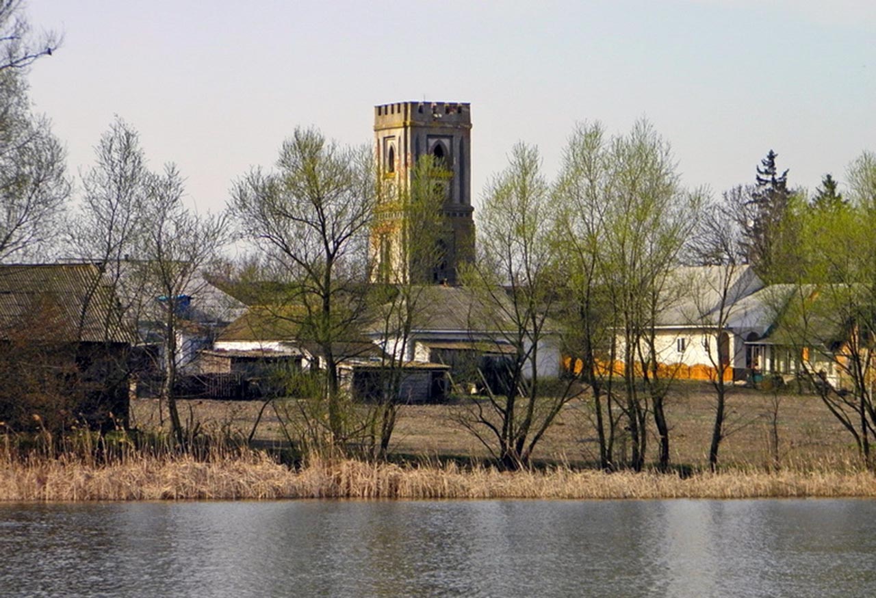 Wieża zegarowa w Bałanówce. Wybudowana prawdopodobnie przez Lubomirskich. Źródło: liveinternet.ru