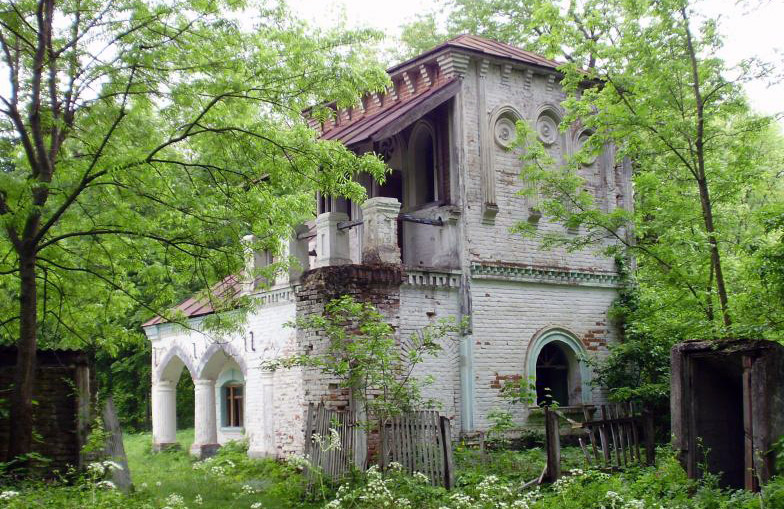 Pozostałości dworu Sobańskich w Sumówce. Źródło: 1ua.com.ua