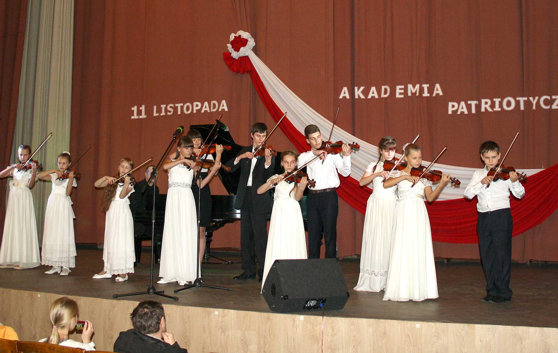 Zespół instrumentalny ze Związku Polaków Makarowa zadziwili widzów wysokim profesjonalizmem wykonując kompozycję klasycznych walców 