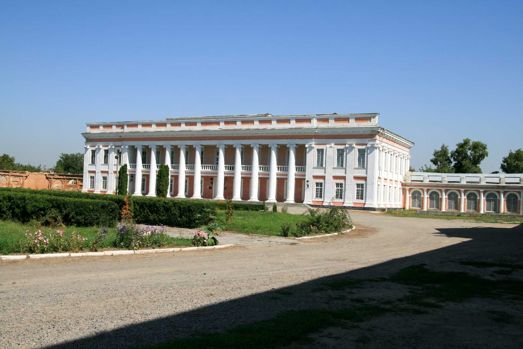 Fasada pałacu Szczęsnego Potockiego w Tulczynie