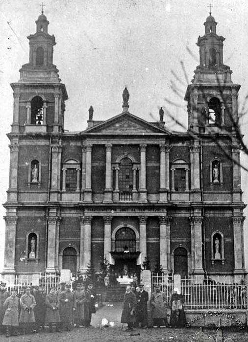 Zdjęcie płoskirowskiego kościoła Św. Anny z 1920 roku. W 1936 r. bolszewicy wysadzili świątynię w powietrze