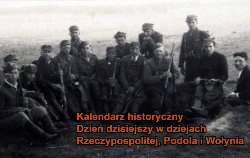 Po zakończeniu negocjacji, gdy delegacje podziemia polskiego i ukraińskiego podpisały porozumienie, żołnierze AK-DSZ i UPA z oddziałów chroniących członków obu delegacji zrobili sobie wspólne zdjęcie; wieś Lubliniec Nowy koło Cieszanowa (powiat Lubaczów), 21 maja 1945 r. ZDJĘCIE Z ARCHIWUM  STANISŁAWA KSIĄŻKA / ZBIORY MARIUSZA ZAJĄCZKOWSKIEGO