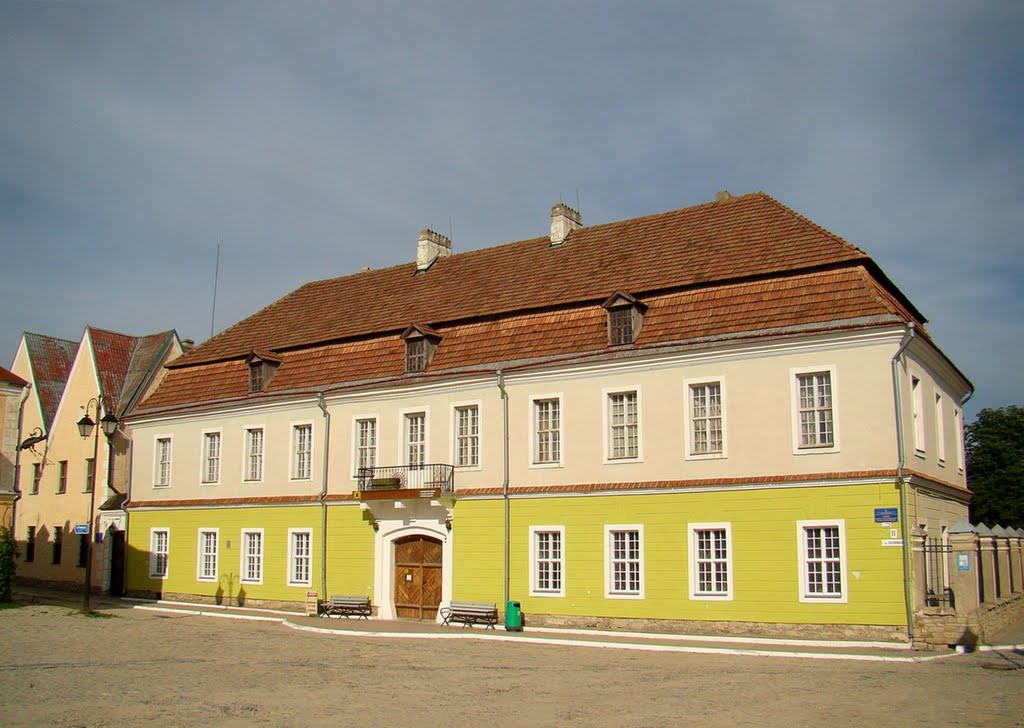 Budynek, w którym mieścił się pierwszy Teatr Polski w Kamieńcu Podolskim. Źródło - http://galleryua.com