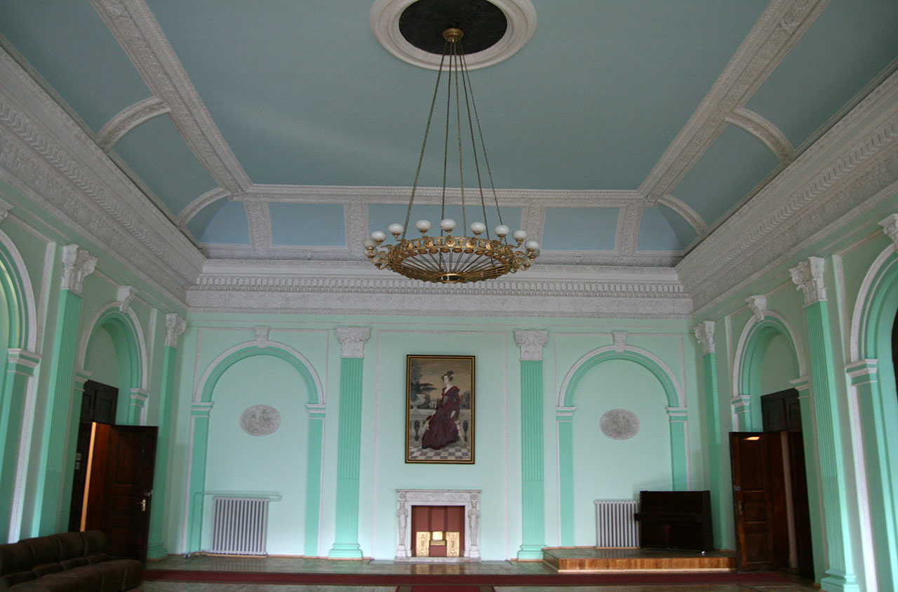 Jedna z sal w niemirowskim pałacu