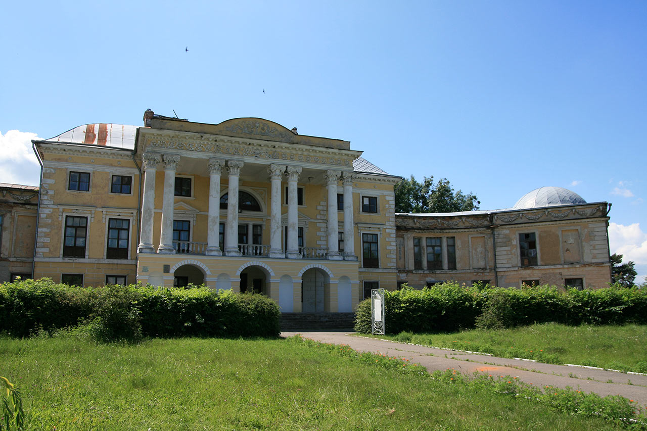 Dawna rezydencja Grocholskich w Woronowicy