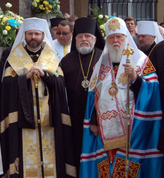 Po lewej metropolita grekokatolicki Swiatosław Szewczuk, po prawej - Filaret. Źródło - news.ugcc.ua