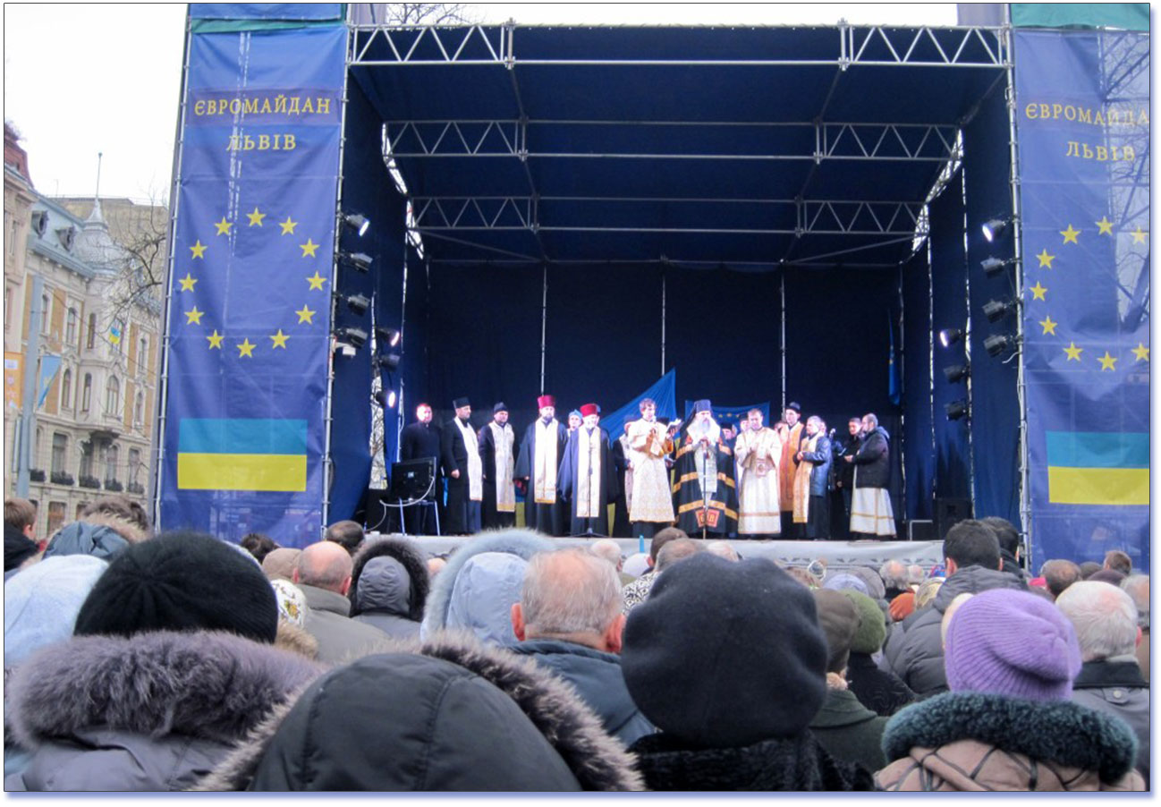 Ekumeniczna modlitwa na lwowskim Majdanie w 2013 roku. Foto: http://www.rr.lviv.ua