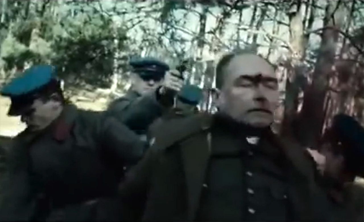 Scena z filmu Andrzeja Wajdy Katyń