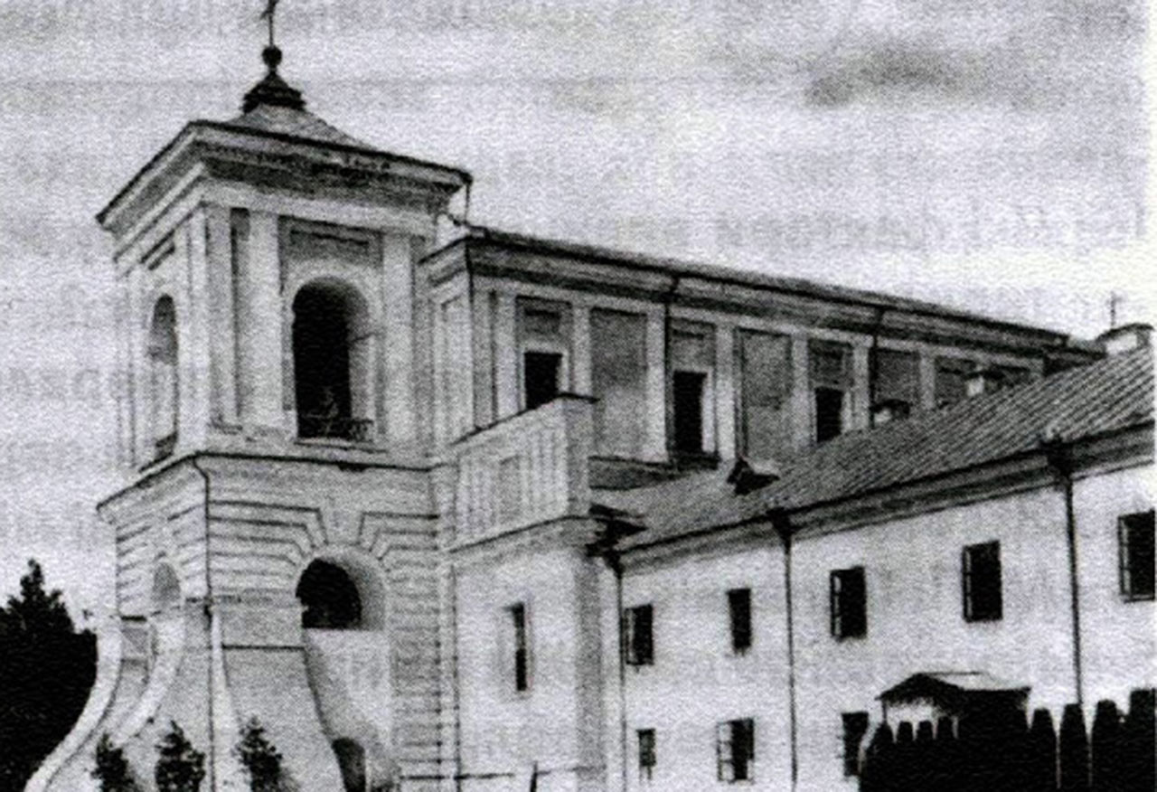 Wcześniejsze zdjecie kościoła seminaryjnego - przed zawaleniem się wieży