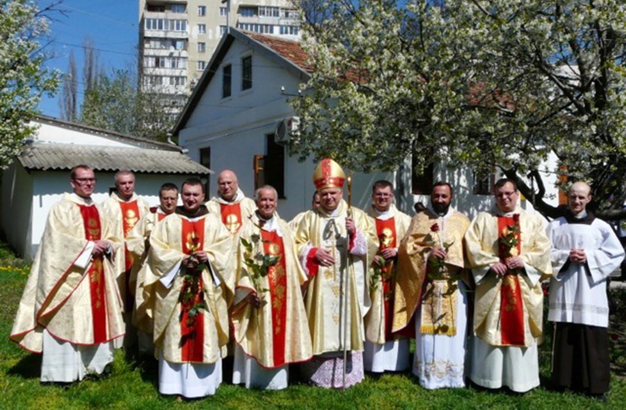 Duchowieństwo katolickie na Krymie przed okupacją rosyjską. Źródło - credo-ua.org
