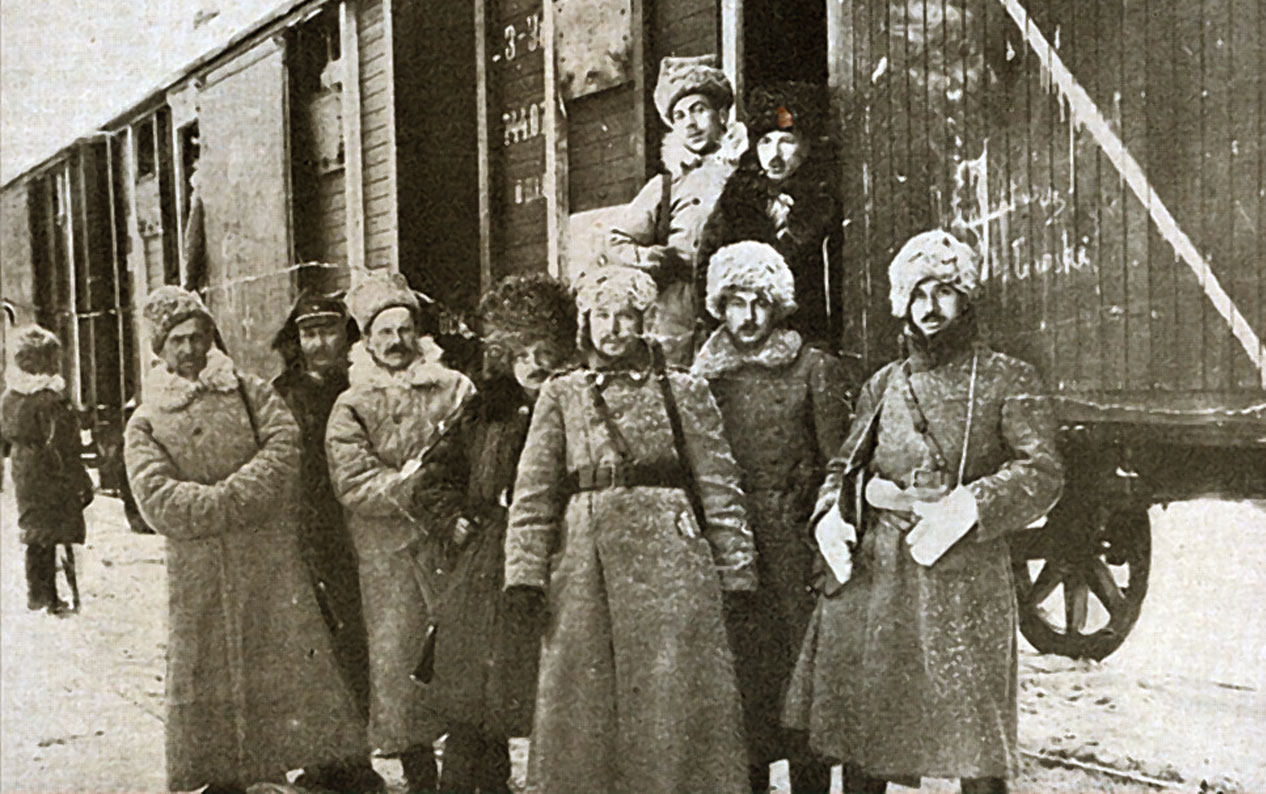 Żołnierze Dywizji Syberyjskiej w czasie transportu Koleją Transsyberyjską, zima 1919/1920. Źródło - wikipedia