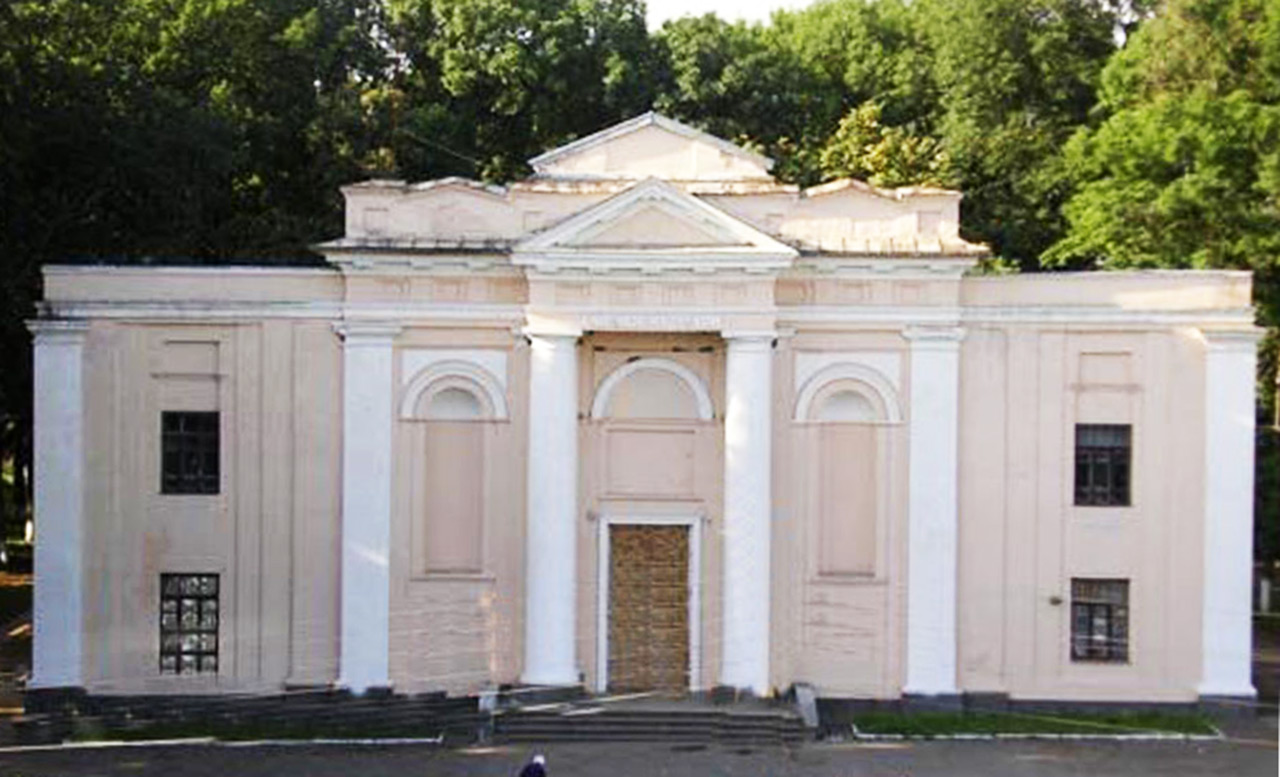 Dawny kościół w Monastyryszczu - obecnie Dom Kultury. Źródło - io.ua