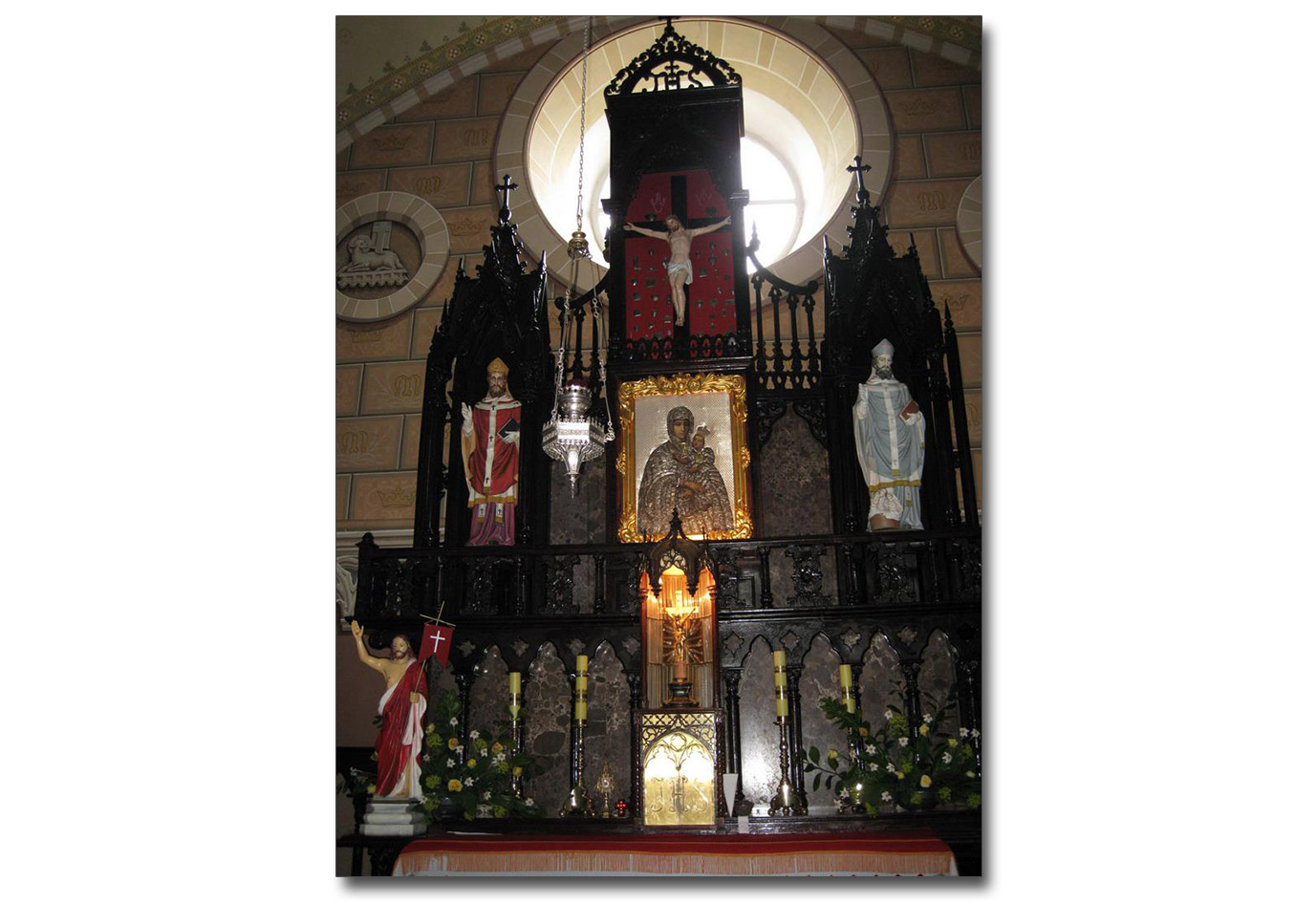 Ołtarz w kościele Św. Anny w Barze