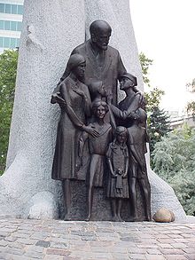 Pomnik Korczaka w Warszawie