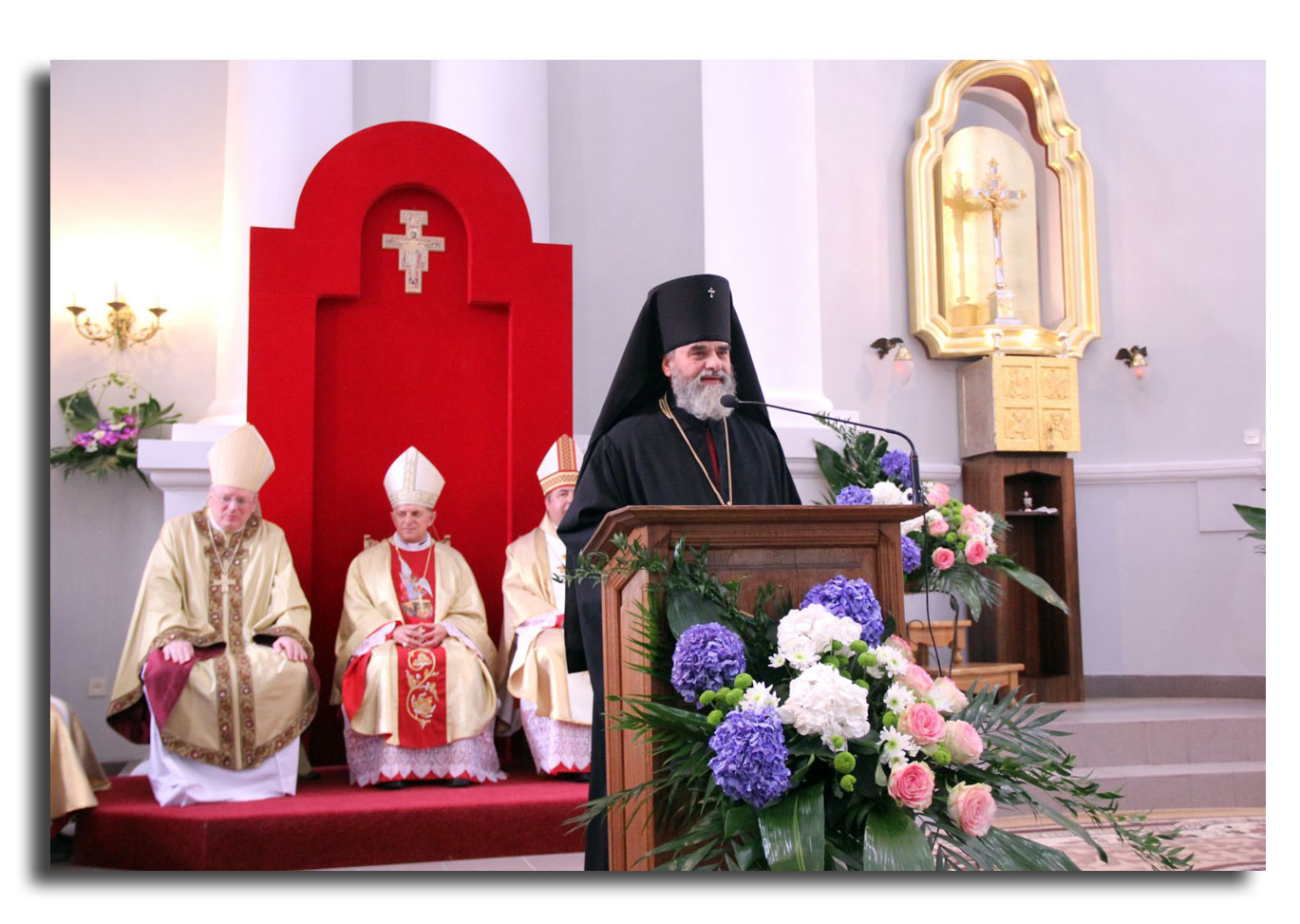 Rzymskokatoliccy oraz prawosławni biskupi na uroczystościach 250-lecia Kościoła Seminaryjnego w Żytomierzu