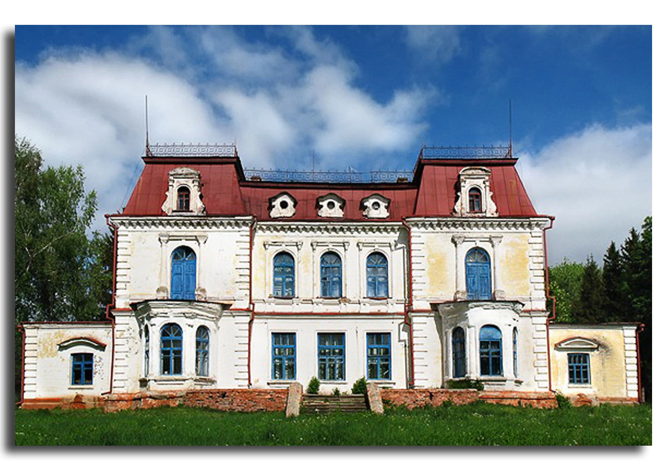 Były pałac Sobańskich-Tyszkiewiczów. Zdjęcie pobrano z http://voyager-a.livejournal.com/51963.html